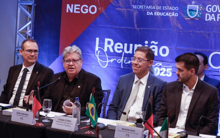 João Azevêdo participa de abertura do Consed e destaca avanços da Educação da Paraíba