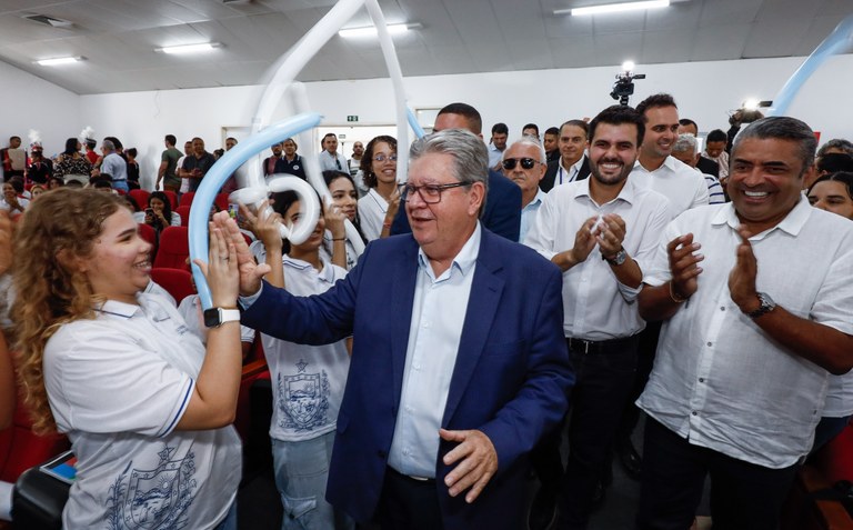 João Azevêdo autoriza investimentos de R$ 17,1 milhões para fortalecer o protagonismo estudantil