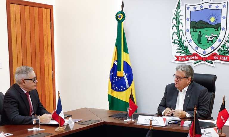 João Azevêdo apresenta potencialidades da Paraíba e trata de parcerias em reunião com cônsul da França