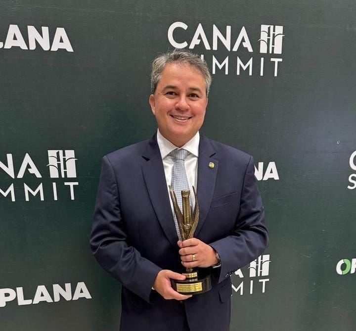 Efraim recebe prêmio nacional por atuar em defesa do agronegócio e do produtor rural brasileiro