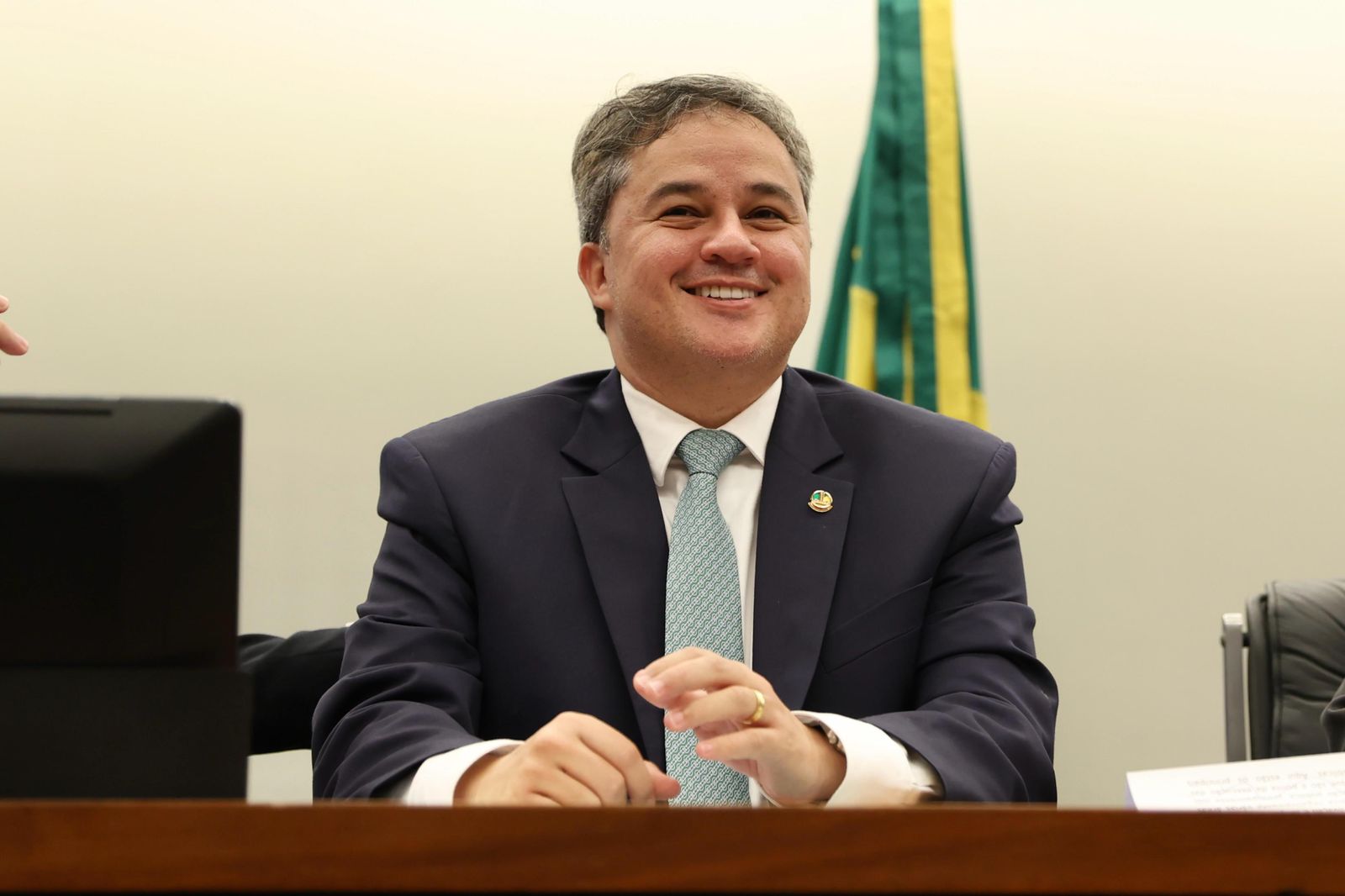 “Foco em transparência e responsabilidade”, diz Efraim ao assumir presidência da Comissão de Orçamento