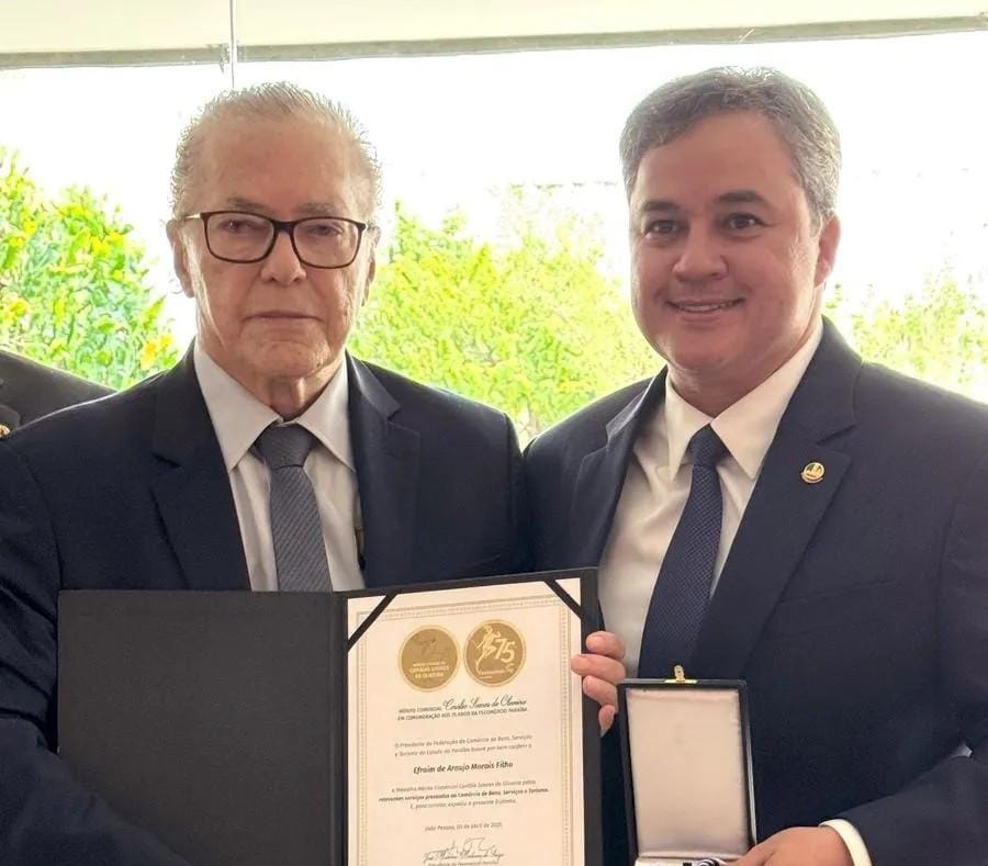 Fecomércio-PB homenageia, em Brasília, senador Efraim Filho com Medalha Mérito Comercial Corálio Oliveira