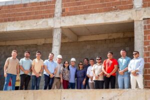 Prefeito, vereadores e secretários visitam obras do Complexo de Saúde Segundo Brito, em Patos