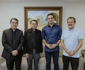 Reunião entre deputado Tião Gomes, governador Lucas e representantes da Diocese de Guarabira sela convênio para cobertura do Memorial Padre Ibiapina