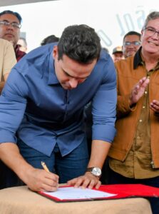 Em São João do Cariri, governador Lucas Ribeiro entrega pavimentação e anuncia estrada ligando o município a Parari