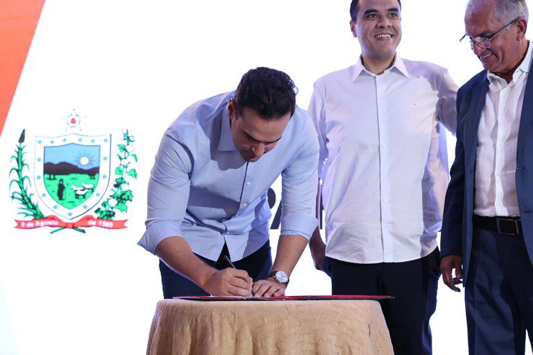Governador Lucas Ribeiro e ministro Gustavo Feliciano assinam convênio para qualificar profissionais do turismo na Paraíba