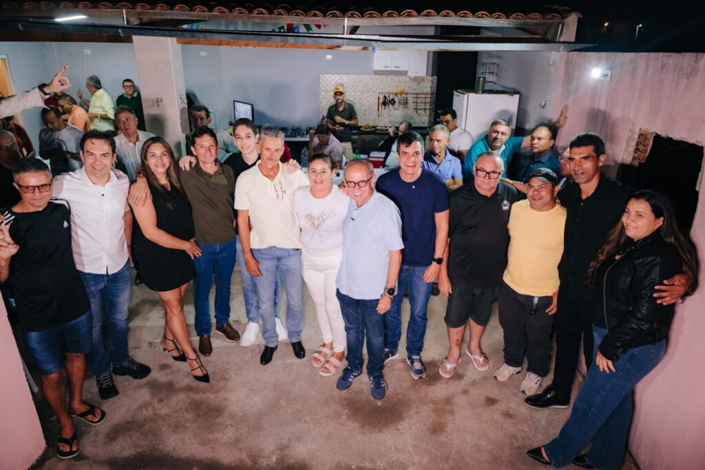 Em Cacimbas, Cícero Lucena amplia base e se compromete com conclusão de obras abandonadas pelo Estado na PB-246