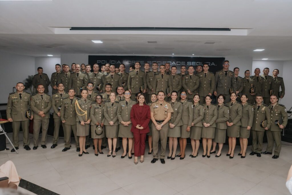Primeira-dama Camila Mariz é homenageada durante formatura de 63 capitães da Polícia Militar da Paraíba