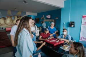 Primeira-dama visita instituições que atuam na rede de apoio a pacientes com câncer