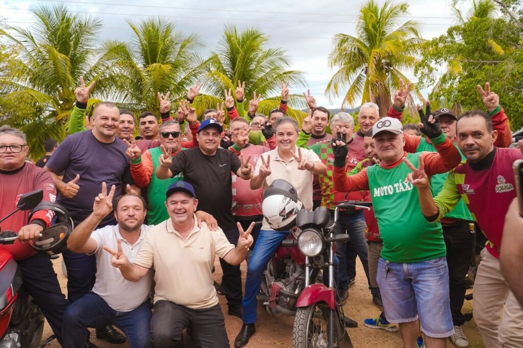 Efraim garante apoio à criação de centro de convivência para mototaxistas de Sousa