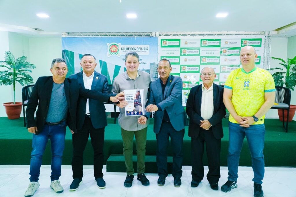 No Clube dos Oficiais, Efraim defende um novo olhar para a segurança pública