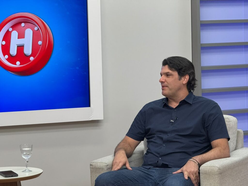 Leo cogita, pela 1ª vez, votar em apenas um senador e diz que esticará decisão “até conversar com João”