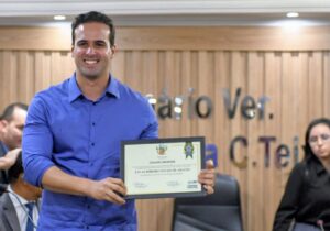 Governador Lucas Ribeiro recebe título de cidadão de Dona Inês e acompanha início da travessia urbana de Marcação