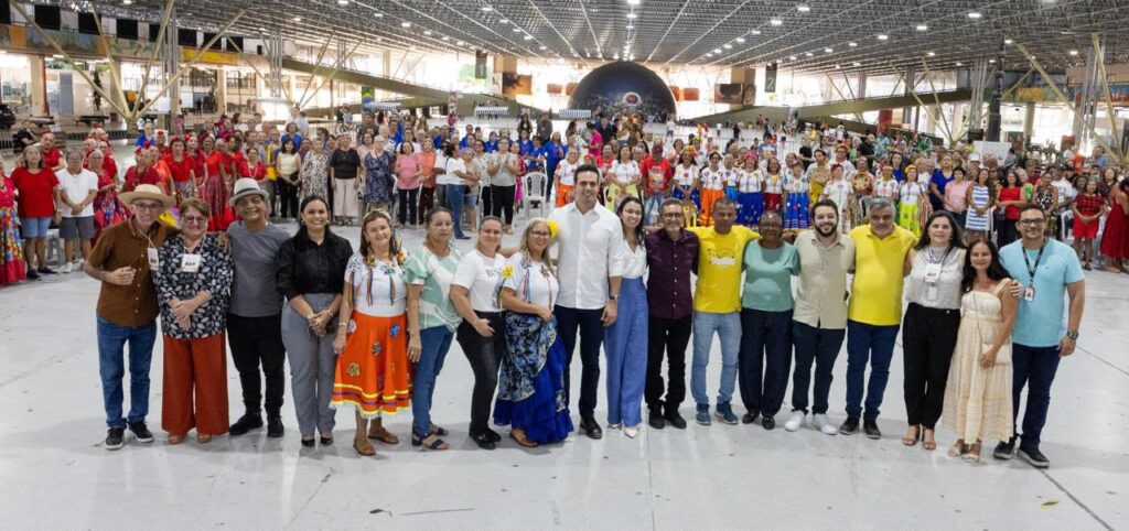 Lucas Ribeiro acompanha encontro de idosos no Espaço Cultural