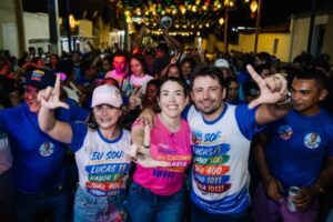 Olívia Motta cumpre maratona de agendas no Sertão e reúne multidões em adesivaços e arrastão