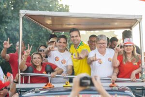 João Azevêdo aposta em vitória de Lula no 2º turno: “Estamos do lado da esperança e da transformação social”