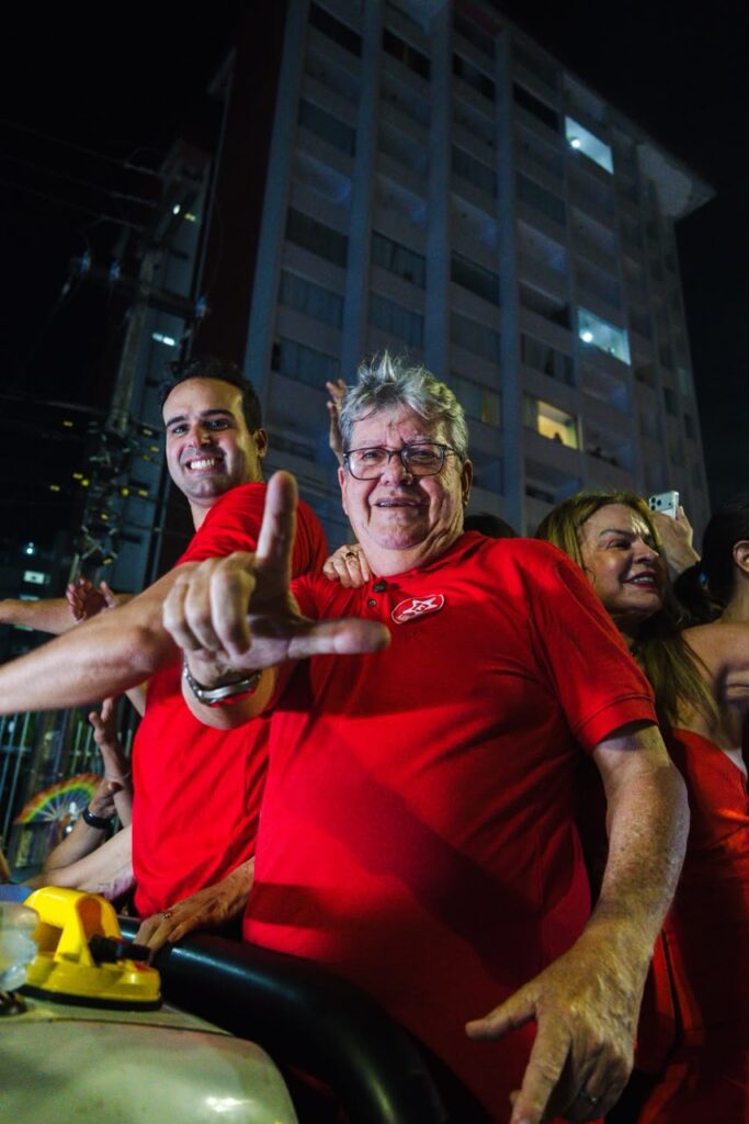João Azevêdo comemora vitória de Lula: “A dignidade e o respeito venceram”