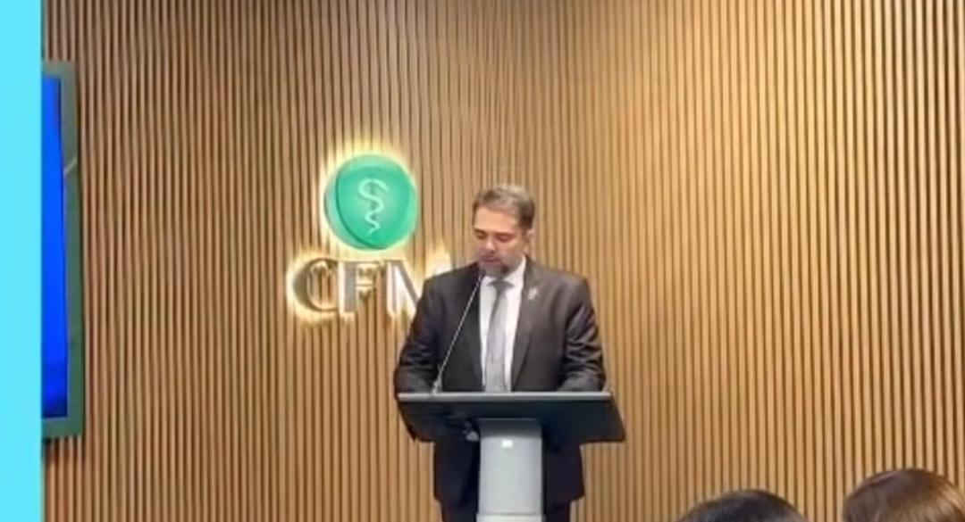 Presidente do CRM/PB media I Webinar de Endocrinologia Pediátrica realizado pelo CFM, em Brasília