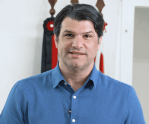 Leo Bezerra anuncia pagamento de salários de outubro e ponto facultativo na sexta-feira, dia 30
